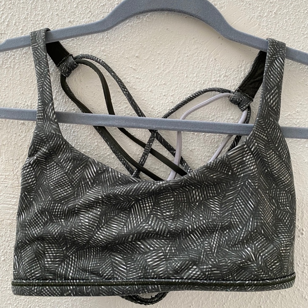 Lululemon Free To Be Wild sports bra size 4